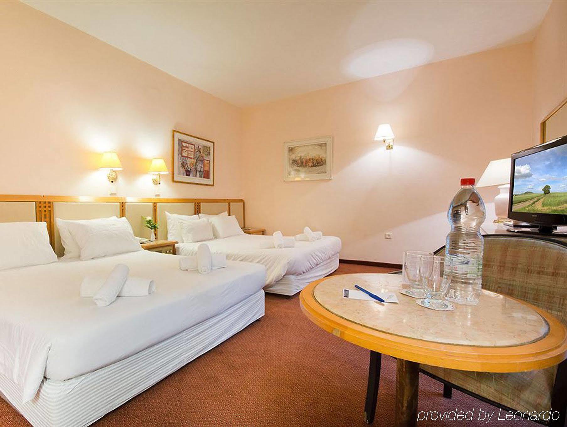 Royal Wing Hotel Yerusalem Bagian luar foto